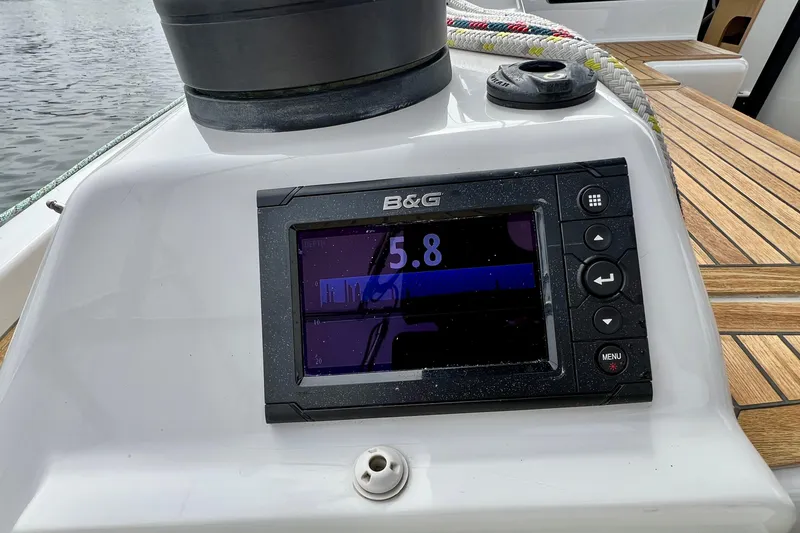 Slide: The Image of B&G navigation display on 2016 Hanse 455 yacht, showing speed of 5.8 knots. - 82