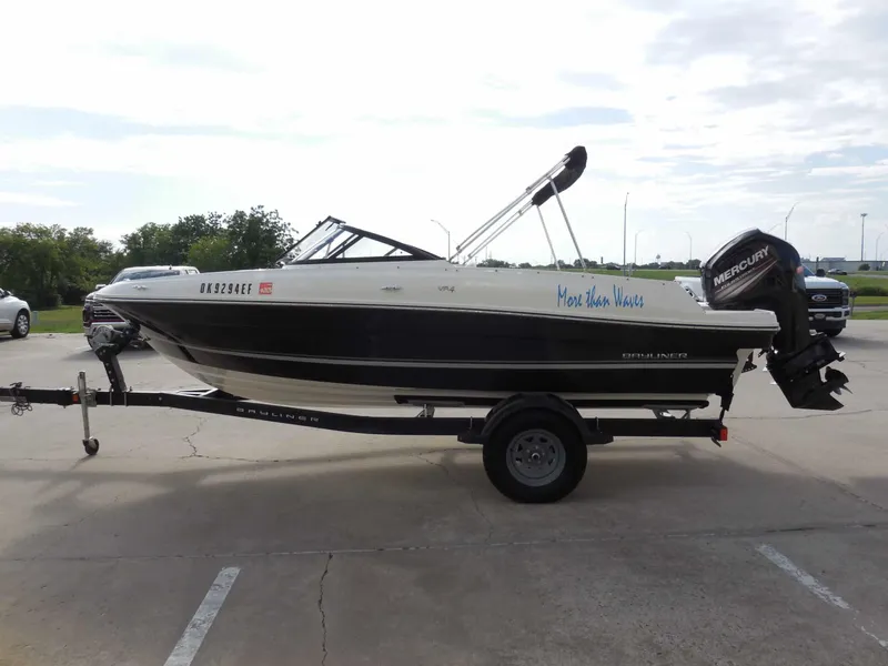 Slide: The Image of Bayliner VR4 2019 - 7
