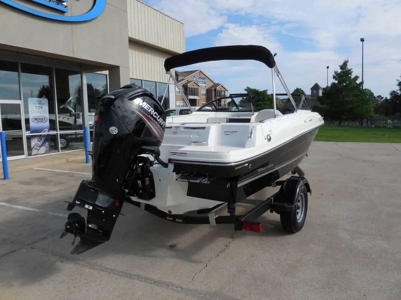 Slide: The Image of Bayliner VR4 2019 - 4