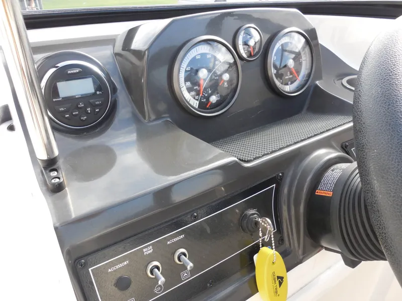 Slide: The Image of Bayliner VR4 2019 - 21