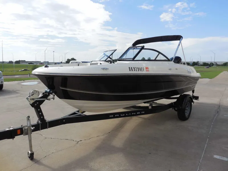 Slide: The Image of Bayliner VR4 2019 - 8