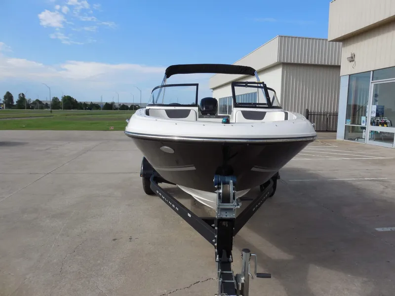 Slide: The Image of Bayliner VR4 2019 - 9
