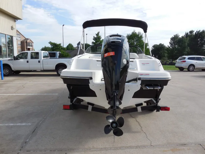 Slide: The Image of Bayliner VR4 2019 - 5