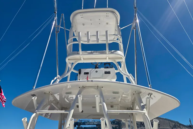 Slide: The Image of 2016 Regulator 41 boat tower against clear blue sky. - 7