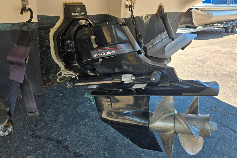 Slide: The Image of 2006 Bayliner 265 boat with MerCruiser engine and propeller detail. - 4