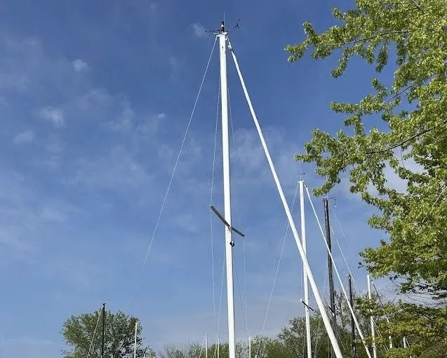Slide: The Image of Mast of a 1990 Catalina 28 sailboat against a blue sky. - 4