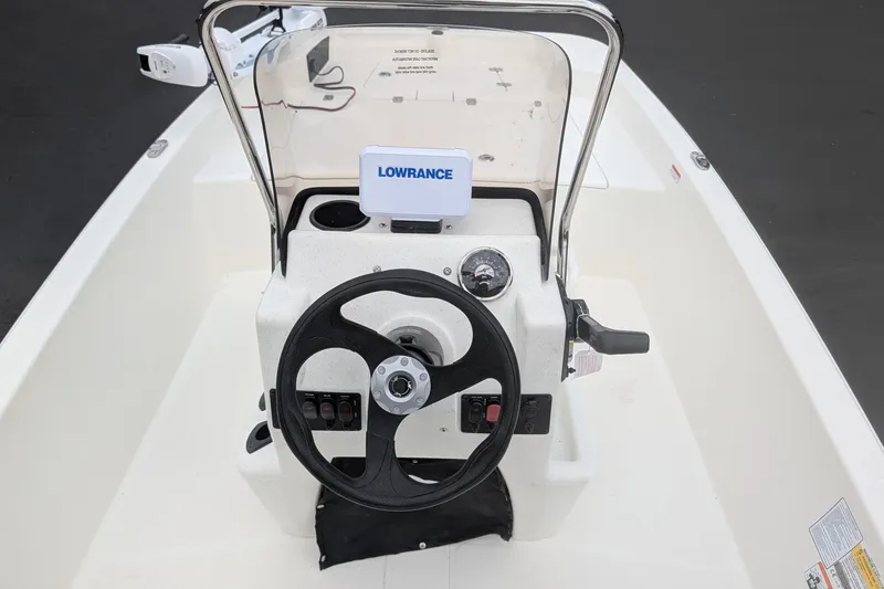 Slide: The Image of Steering console of 2026 Mako Pro Skiff 15 CC with Lowrance display. - 7