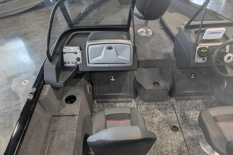 Slide: The Image of Tracker Pro Guide V-175 Combo 2026 - 26