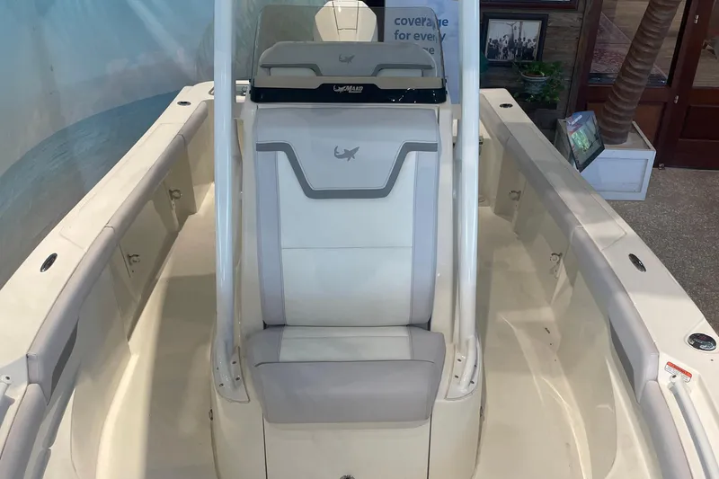 Slide: The Image of Mako 226 Center Console 2026 - 17
