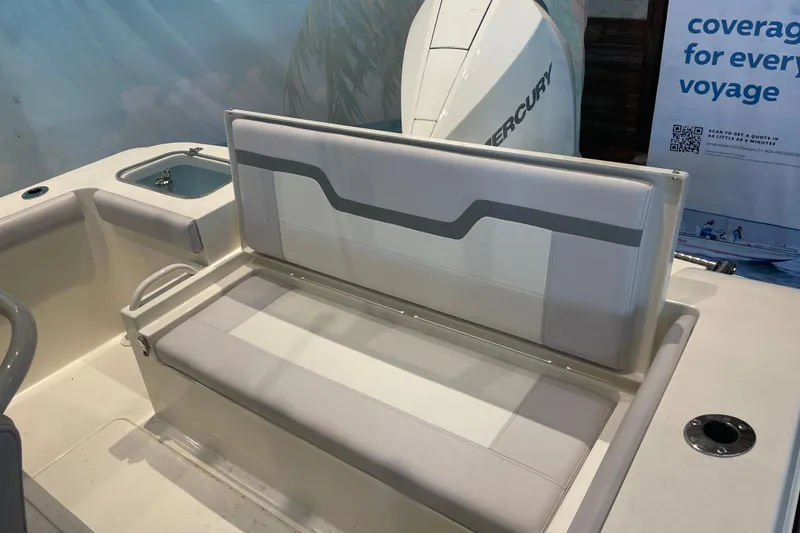 Slide: The Image of Mako 226 Center Console 2026 - 19