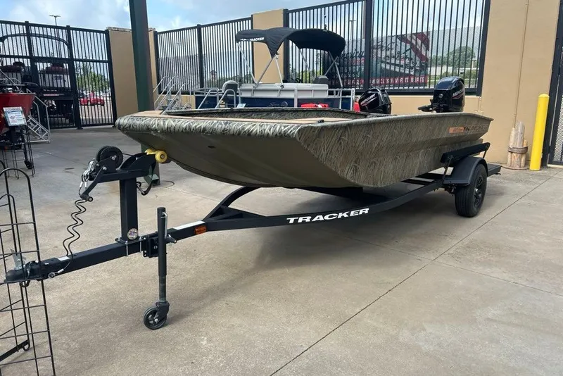 The Image of Tracker Grizzly 1756 T Marsh 2026 - undefined