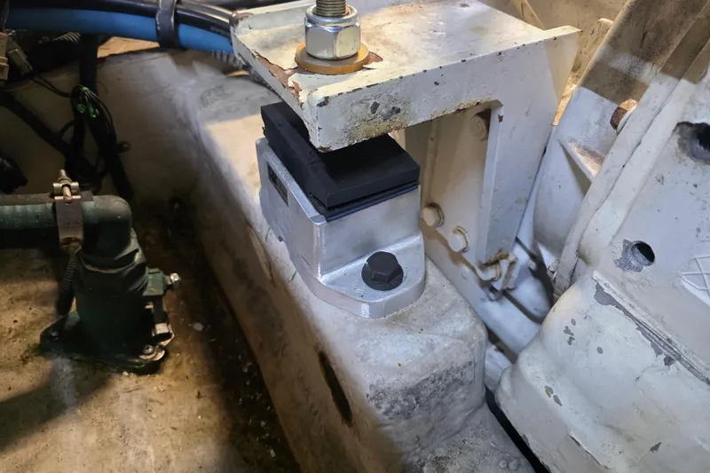 Slide: The Image of Engine mount detail on a 2002 Sea Ray 560 Sedan Bridge yacht. - 134