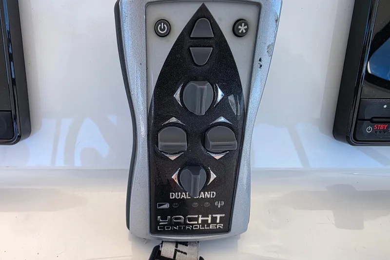 Slide: The Image of Yacht controller for 2002 Sea Ray 560 Sedan Bridge, featuring dual band functionality. - 59