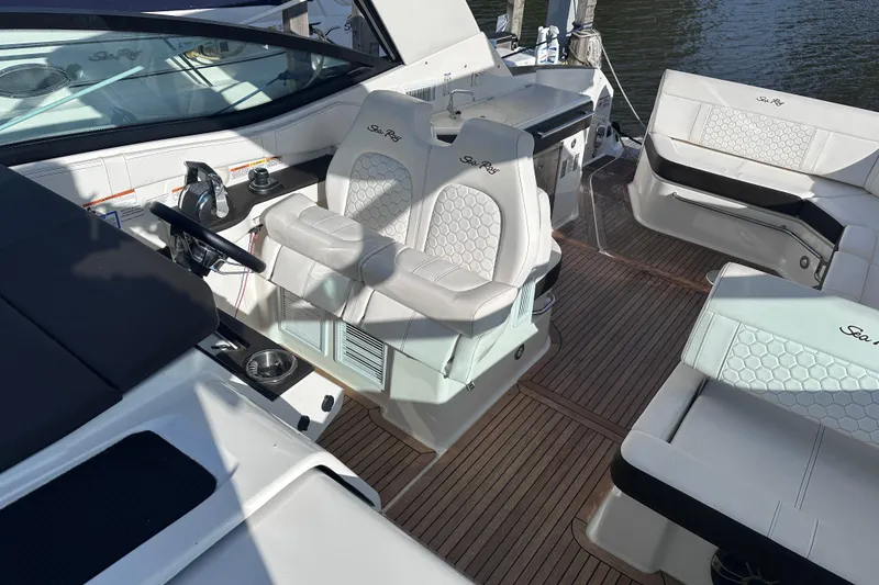 Slide: The Image of Manufacturer Provided Image: 2020 Sea Ray Sundancer 320 Coupe cruising on water. - 31