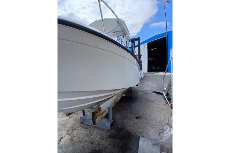 Slide: The Image of Grady-White Advance 247 boat from 1996 on a dock, viewed from the side. - 30