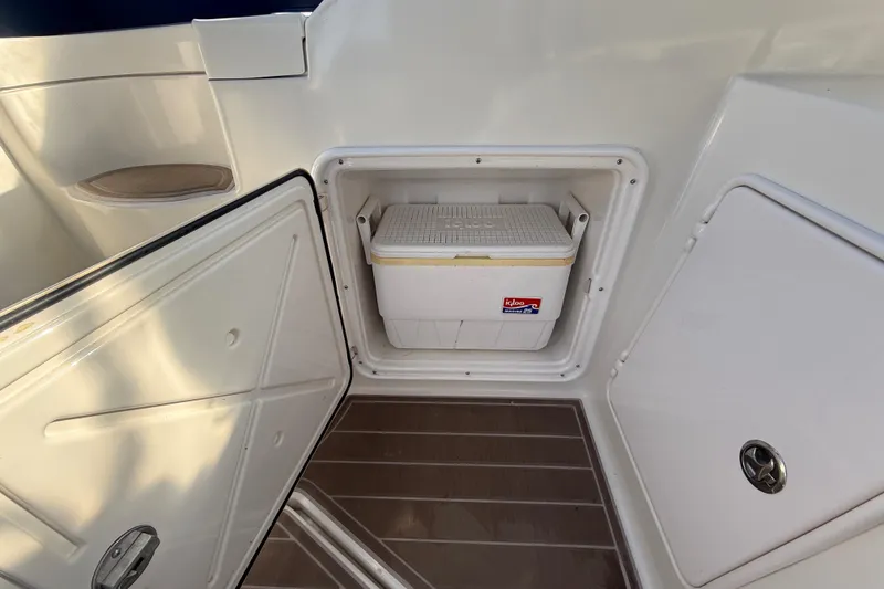 Slide: The Image of Storage compartment with cooler on 2005 Regal Commodore 3560 IO boat. - 18