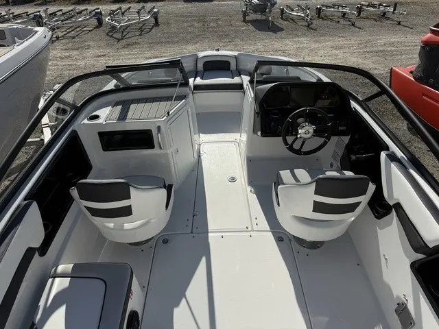 Slide: The Image of Yamaha 195S 2026 - 14
