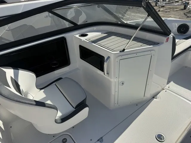 Slide: The Image of Yamaha 195S 2026 - 20