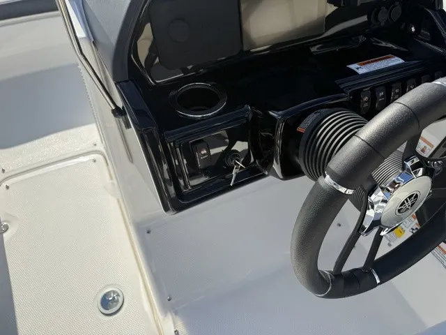 Slide: The Image of Yamaha 195S 2026 - 18