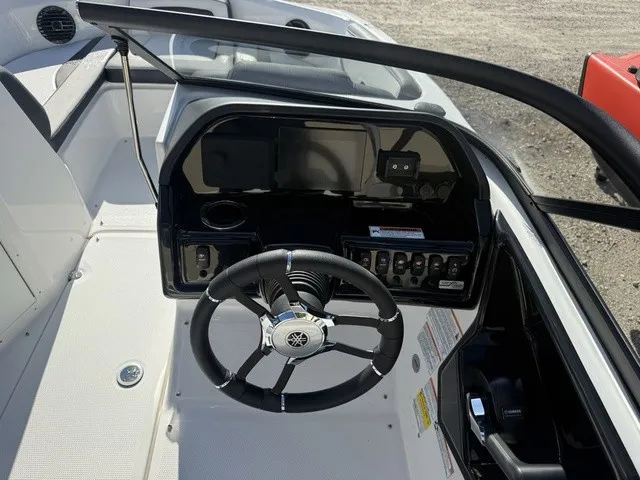 Slide: The Image of Yamaha 195S 2026 - 16