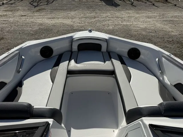 Slide: The Image of Yamaha 195S 2026 - 24