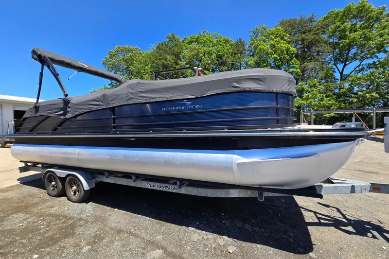 The Image of Bennington R 23 RSFB 2019 - undefined