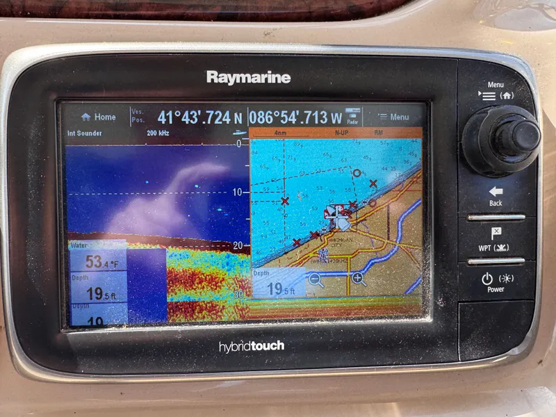 Slide: The Image of Raymarine Hybridtouch on Sea Ray 38 Sundancer 1999. - 13