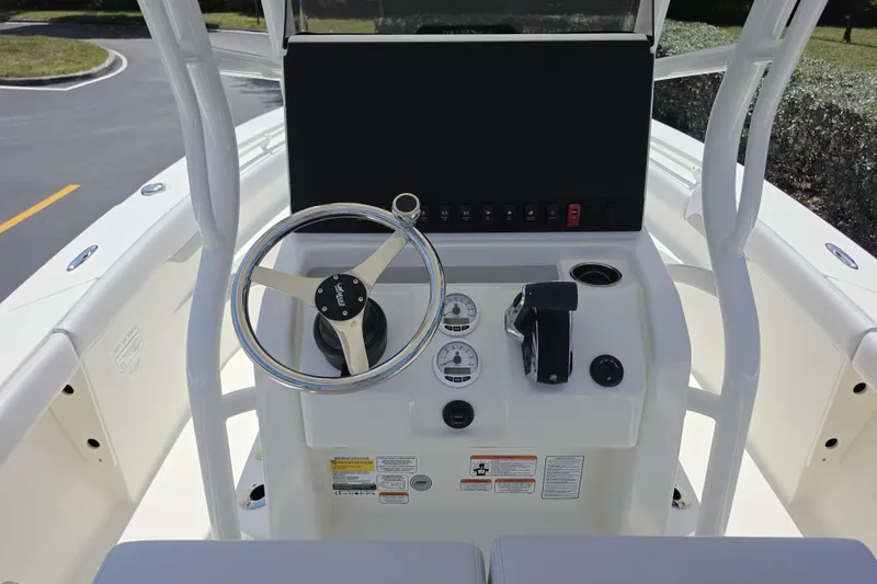 Slide: The Image of Mako 226 Center Console 2026 - 31