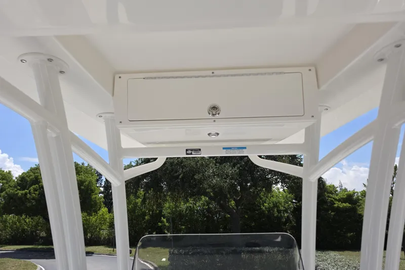 Slide: The Image of Mako 226 Center Console 2026 - 34