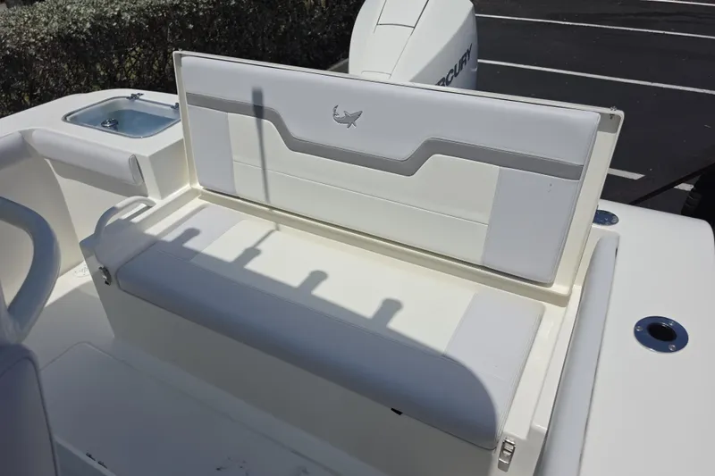 Slide: The Image of Mako 226 Center Console 2026 - 38