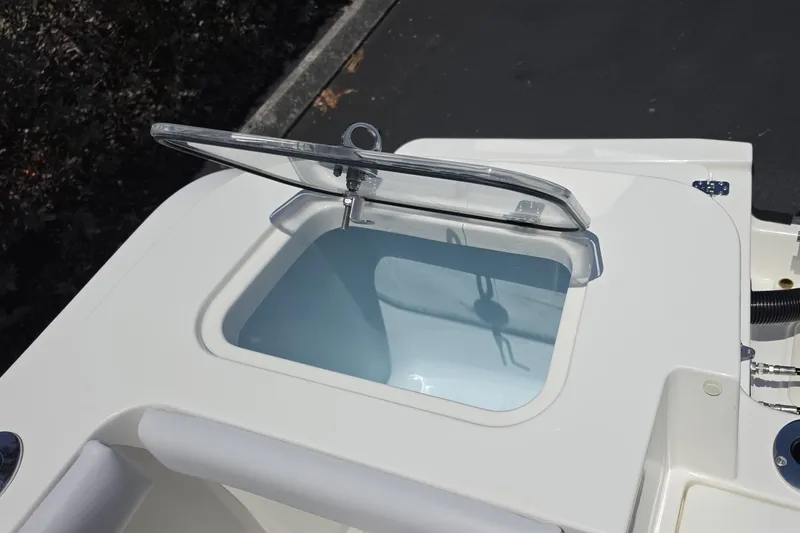 Slide: The Image of Mako 226 Center Console 2026 - 41