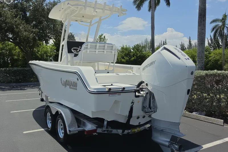 Slide: The Image of Mako 226 Center Console 2026 - 45