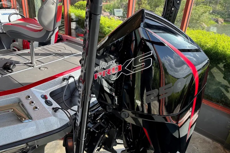 Slide: The Image of 2026 Ranger Z521R Cup-Equipped boat with Mercury Pro XS 250 engine, red and gray interior. - 6