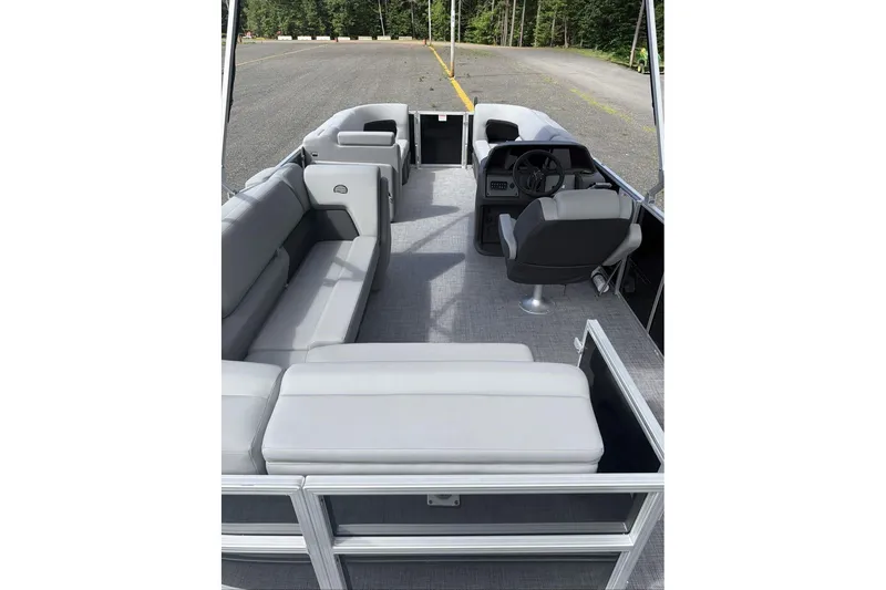 Slide: The Image of Sun Tracker Party Barge 20 DLX 2026 - 17