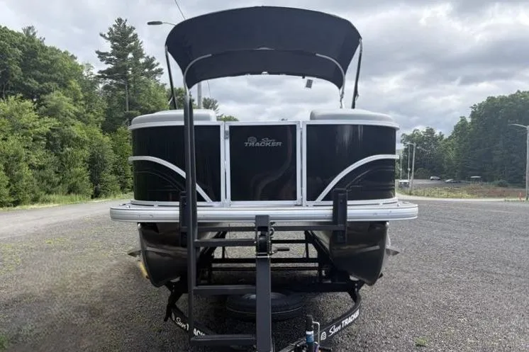 Slide: The Image of Sun Tracker Party Barge 20 DLX 2026 - 18