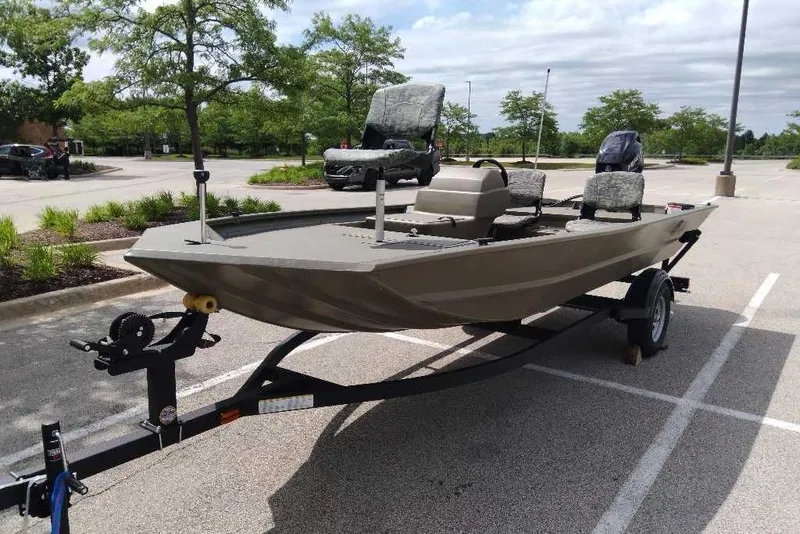 Slide: The Image of 2026 Tracker Grizzly 1754 SC boat on trailer in parking lot. - 34