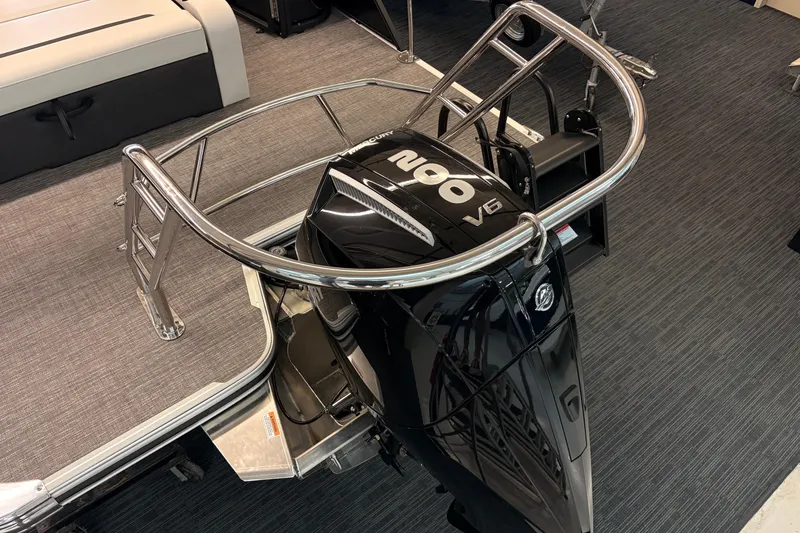 Slide: The Image of 2026 Crest Conquest 250 SLSC boat with powerful Mercury 200 V6 outboard engine. - 17