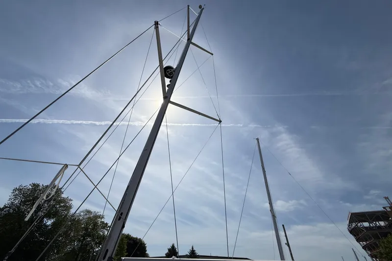 Slide: The Image of Mast of 2005 Hunter 41 Deck Salon sailboat against a clear blue sky. - 20