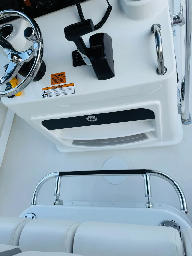 Slide: The Image of Control console of a Parker 21 boat, model year 2024. - 20