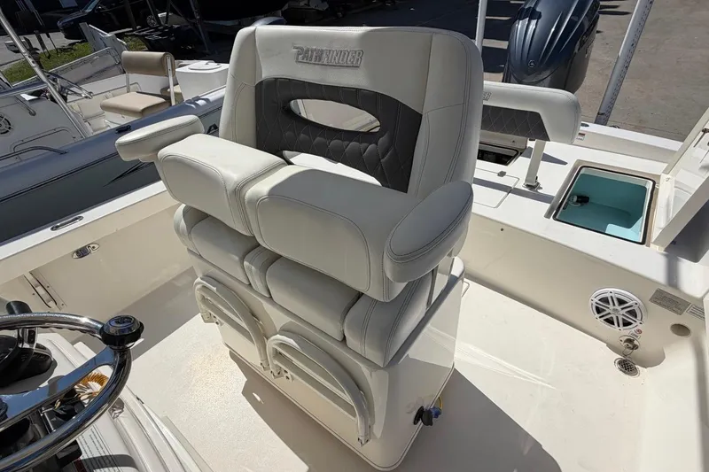 Slide: The Image of Captain's chair on 2022 Pathfinder 2600 HPS boat, featuring luxurious white upholstery. - 22