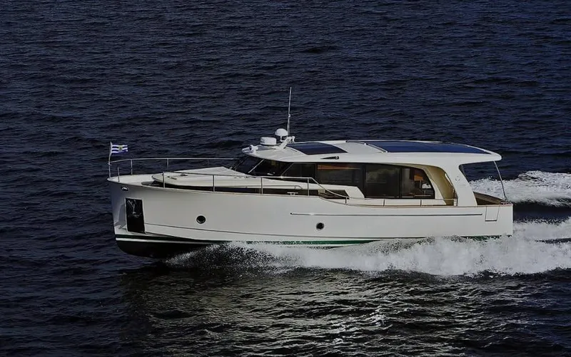 Slide: The Image of Greenline 40 Hybrid 2023 - 50