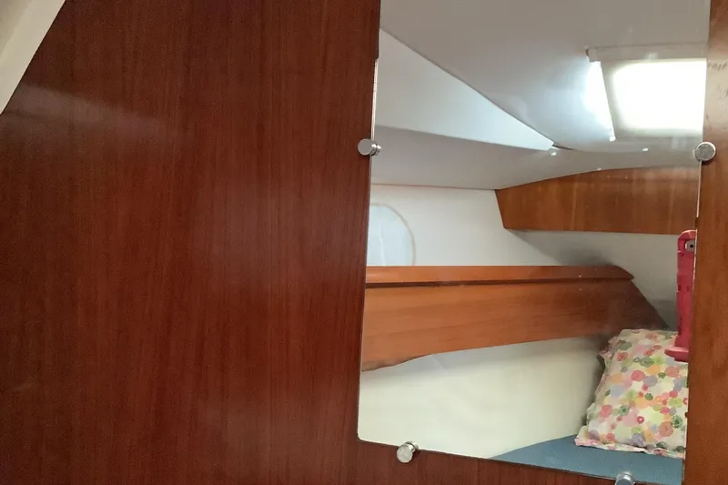 Slide: The Image of Interior of a 1997 Jeanneau Sun Odyssey 36.2 yacht. - 11
