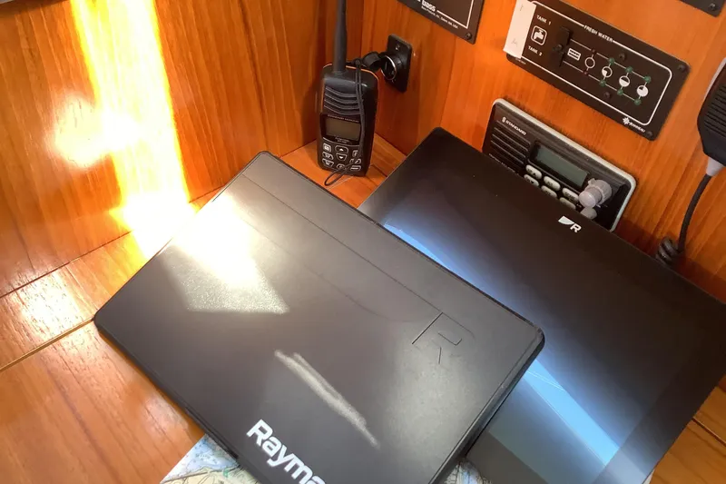 Slide: The Image of Navigation equipment on a 1997 Jeanneau Sun Odyssey 36.2 sailboat. - 14