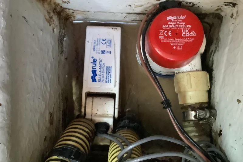 Slide: The Image of Bilge pump system in 1997 Jeanneau Sun Odyssey 36.2 sailboat. - 16