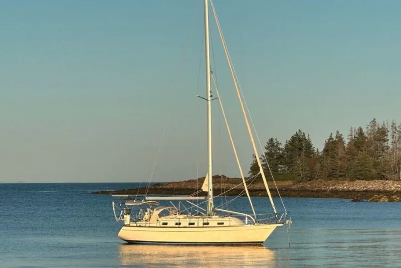 Slide: The Image of Sailboat Island Packet 370, 2015 model, anchored near a scenic shoreline. - 4