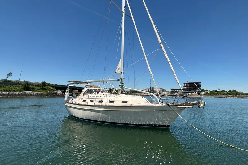 Slide: The Image of Sailboat Island Packet 370, 2015 model, anchored in calm waters under clear blue sky. - 7