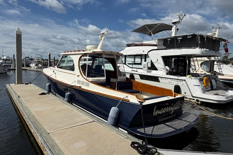 The Image of Hinckley Yachts Picnic Boat 37 MKIII 2009 - undefined