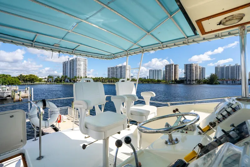 Slide: The Image of 1978 Hatteras 53 Yacht Fisherman helm with waterfront cityscape view. - 23