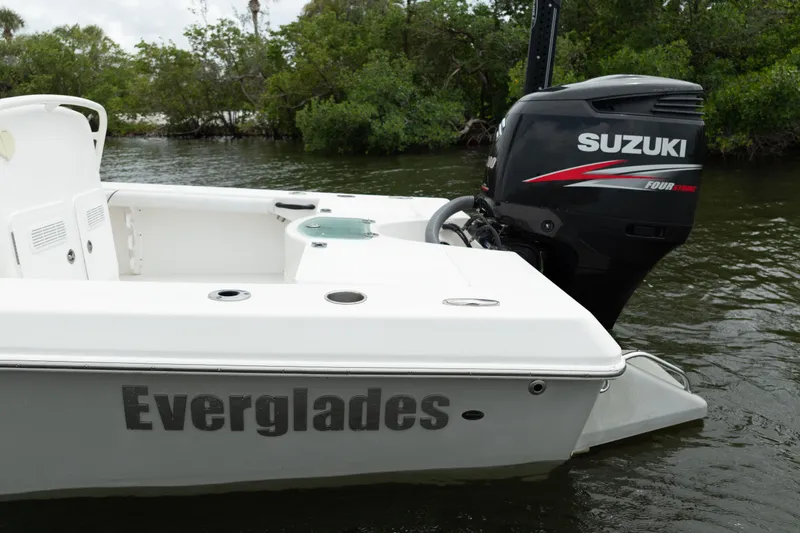 Slide: The Image of 2007 Everglades 243 Center Console boat with Suzuki outboard motor on water. - 15