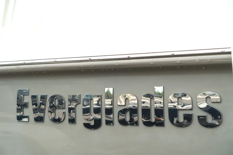 Slide: The Image of Chrome "Everglades" logo on 2007 Everglades 243 Center Console boat. - 16